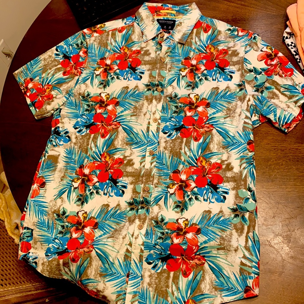 Vibrant Blue and Red Hawaiian Button Down. (Unworn)
